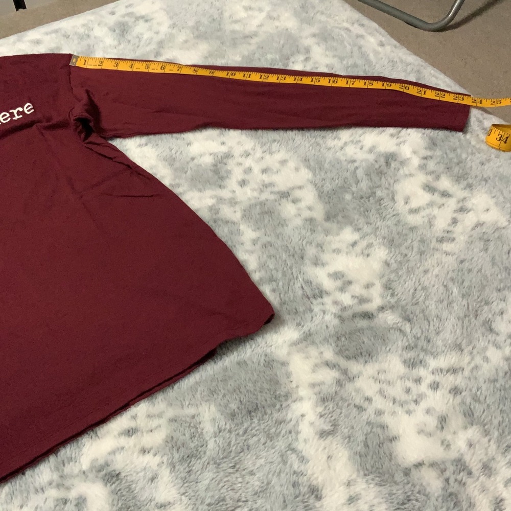 Maroon T-shirt In A World Where You Can Be Anything Be Kind size Medium - Picture 3 of 7